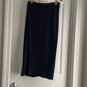 Sweater skirt , midi , with slit on the side . Anthropologie. Navy Blue .small